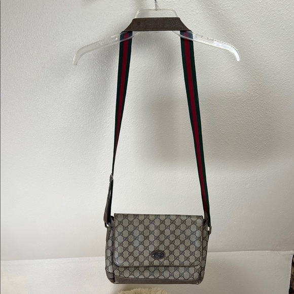 GUCCI GG Supreme Beige Monogram Crossbody Bag with Red and Green Strap - Picture 1 of 10